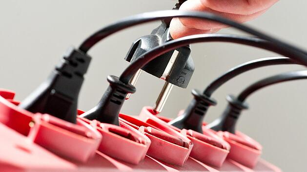 Man sollte bei Mehrfachsteckdosen darauf achten, dass sie abschaltbar sind. Au&szlig;erdem sollte man sie ausschalten, wenn man nicht arbeitet.