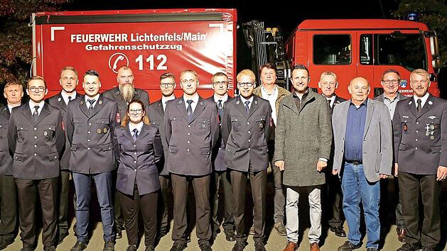 Das neu gew&auml;hlte F&uuml;hrungsteam der Feuerwehr Lichtenfels und die anwesenden G&auml;ste