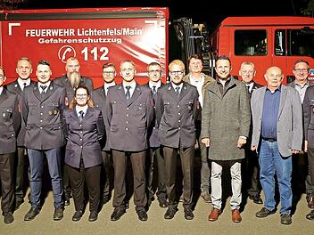 Das neu gew&auml;hlte F&uuml;hrungsteam der Feuerwehr Lichtenfels und die anwesenden G&auml;ste