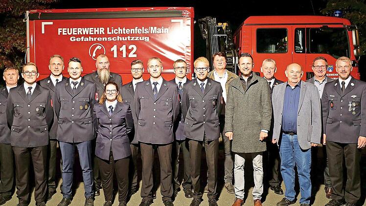 Das neu gew&auml;hlte F&uuml;hrungsteam der Feuerwehr Lichtenfels und die anwesenden G&auml;ste