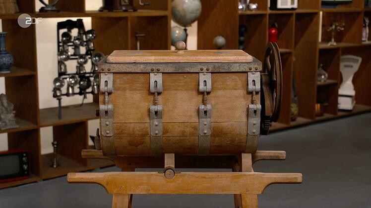 Als weiteres Objekt der Sendung wurde eine auf dem Flohmarkt gekaufte Buttermaschine von Detlev K&uuml;mmel auf 1910 bis 1920 datiert. F&uuml;r das fr&uuml;he Miele-Ger&auml;t w&uuml;nschte sich der Verk&auml;ufer 30 Euro, gesch&auml;tzt wurden 50 bis 100 Euro und H&auml;ndler Markus Wildhagen zahlte schlie&szlig;lich 120 Euro.