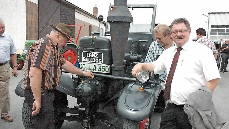 Die alten Fahrzeuge, hier ein Lanz-Billdog, wurden vielfach bewundert.  Foto: Gerhard Schmidt