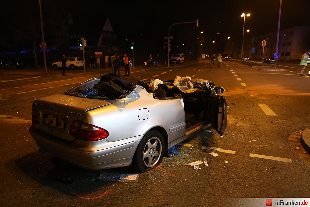 Mehrere Schwerverletzte nach Frontalzusammenstoß in Nürnberg