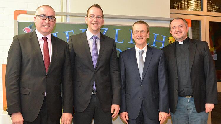 Gäste: Bürgermeister Andreas Sandwall, Rektor Michael Heyne, Schulamtsdirektor Rupert Kestler, Pfarrer Michael Kubatko