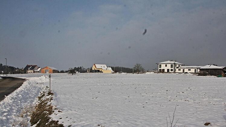 Das Bild zeigt das Bau- und Gewerbegebiet "Ebene", vom Lichtensteiner Weg aus in nordöstliche Richtung (Ortsmitte) gesehen.Helmut Will