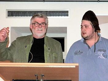 Ein bew&auml;hrtes Duo: Werner Rei&szlig;aus (links) und Nicolas Peter. Sie bereicherten auch das Starkbierfest im Br&auml;uwerck.Archiv