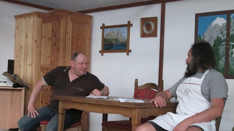 Ein hitziges Wortgefecht bringen Jürgen Eichholz und Sascha Weber auf die Bühne. Foto: Diana Leitsch