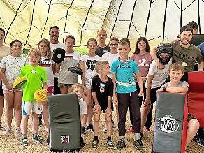 Die Zeltlagergruppe und ihre Betreuer ziehen ein positives Fazit der Zeit auf dem Windheimer Sportplatz.
