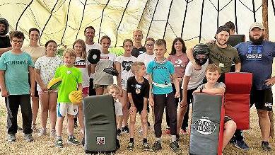 Die Zeltlagergruppe und ihre Betreuer ziehen ein positives Fazit der Zeit auf dem Windheimer Sportplatz.