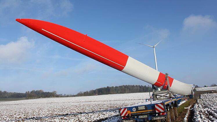 Wie eine Speerspitze: ein 60 Meter langes Rotorblatt.