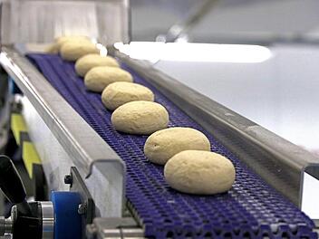 Kot in Br&ouml;tchen und K&auml;fer im Mehl - auf der Gro&szlig;b&auml;ckerei "Der Beck" lasten schwere Vorw&uuml;rfe wegen mangelnder Hygiene, die jetzt ans Licht kamen. Foto: Ferdinand Merzbach/dpa
