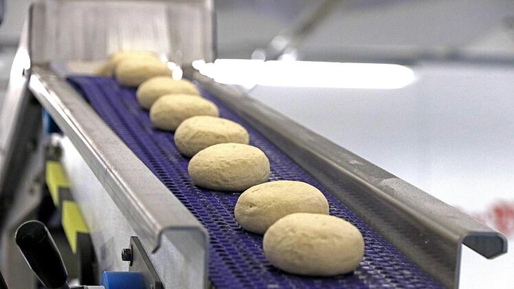 Kot in Br&ouml;tchen und K&auml;fer im Mehl - auf der Gro&szlig;b&auml;ckerei "Der Beck" lasten schwere Vorw&uuml;rfe wegen mangelnder Hygiene, die jetzt ans Licht kamen. Foto: Ferdinand Merzbach/dpa