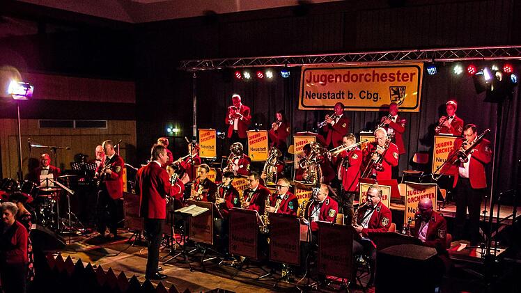 Impressionen vom Galakonzert des Jugendorchesters Neustadt in der Mehrzweckhalle Heubischer Straße.Foto: Jochen Berger
