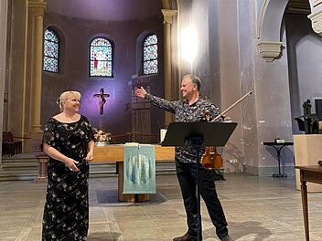 Die finnische Sopranistin Anu Komsi und ihr Lands- und Ehemann Sakari Oramo, den man eigentlich nur als Chef des BBC Symphony Orchestra London kennt, beim Kissinger Sommer in der Erlöserkirche.