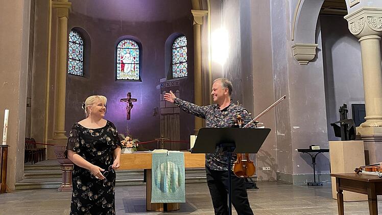 Die finnische Sopranistin Anu Komsi und ihr Lands- und Ehemann Sakari Oramo, den man eigentlich nur als Chef des BBC Symphony Orchestra London kennt, beim Kissinger Sommer in der Erlöserkirche.