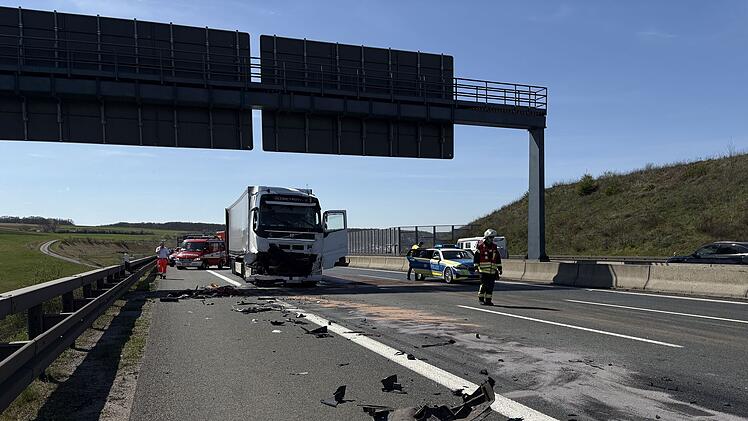 Erneut die A3 bei Würzburg: Mann bei schwerem Auffahrunfall lebensgefährlich verletzt