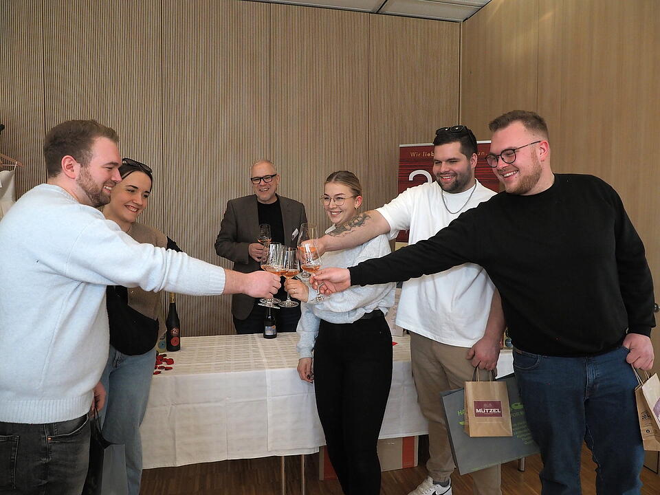 Inkl. Braut- und Festmodenschauen.