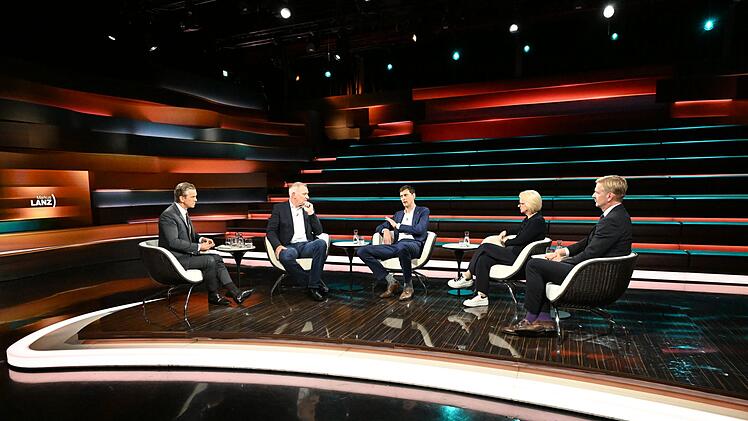 Am Dienstagabend diskutierte Markus Lanz (links) mit Linken-Politiker Jan van Aken (zweiter von links), SPD-Politiker Martin Hikel (Mitte), &Ouml;konomin Monika Schnitzer (zweite von rechts) und Journalist Gordon Repinski.