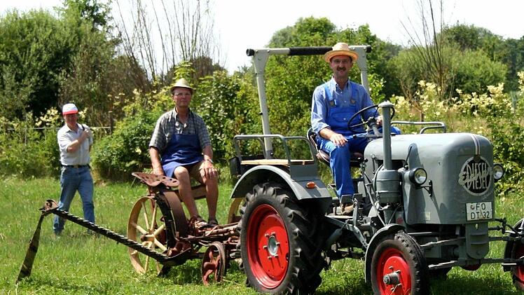 Egid Dobeneck in Aktion beim Weppersdorfer Dorffest (auf demTraktor)