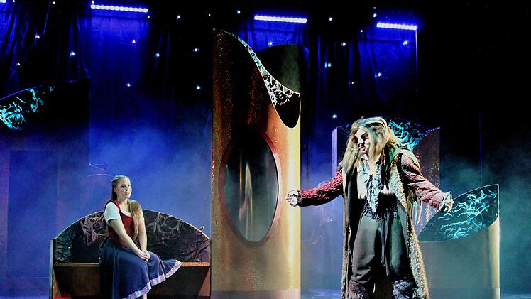 Die Schöne und das Biest im Bad Kissinger Kurtheater Foto: Werner Vogel