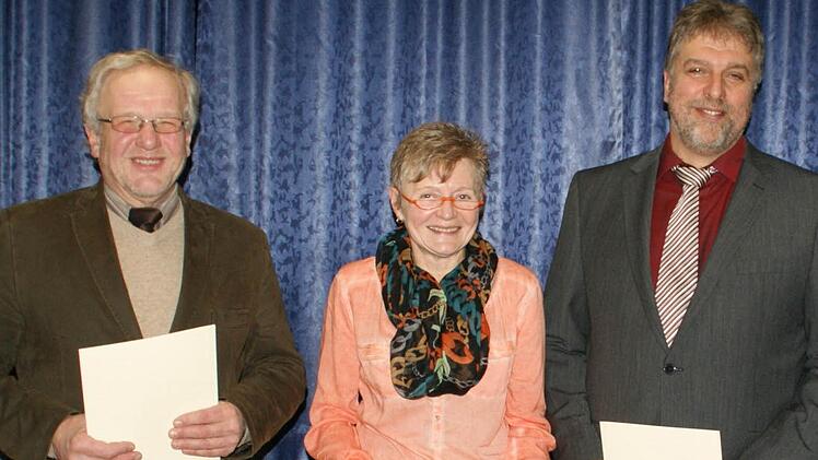 Zusammen 60 Jahre Gemeinderatstätigkeit in Rauhenebrach: Die kommunale Verdiensturkunde erhielten (von links) Hermann Hotz, Astrid Müller und Zweiter Bürgermeister Alfred Bauer.  Fotos: Sabine Weinbeer