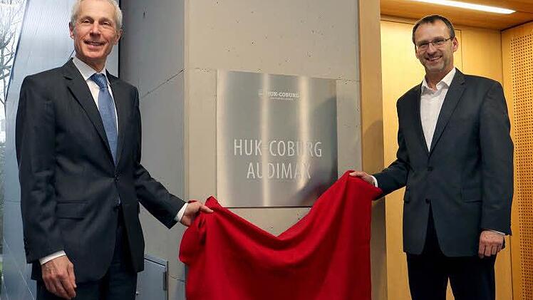 Professor Wolfgang Weiler(links) und Professor Michael P&ouml;tzl bei der Er&ouml;ffnung des HUK-Coburg-Audimax Foto: Margareta B&ouml;gelein