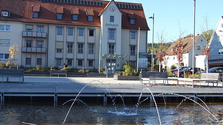 Wohnen, leben und arbeiten in Wildflecken. Der neue Imagefilm soll Wildflecken als zukunftsorientierte und lebenswerte Gemeinde für Familien mit Kindern darstellen, aber auch Touristen ansprechen.  Fotos: Marion Eckert