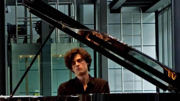 Leonhard Dering gastierte bei der Coburger "Gesellschaft der Musikfreunde".Foto: Jochen Berger