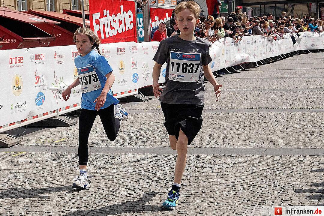 Weltkulturerbelauf 2017 in Bamberg: Der Zieleinlauf am Maxplatz