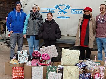 Landkreis Bad Kissingen: "Tuner helfen Kindern": Auto-Fans verteilen fast 300 Geschenke Landkreis Bad Kissingen: "Tuner helfen Kindern": Auto-Fans verteilen fast 300 Geschenke