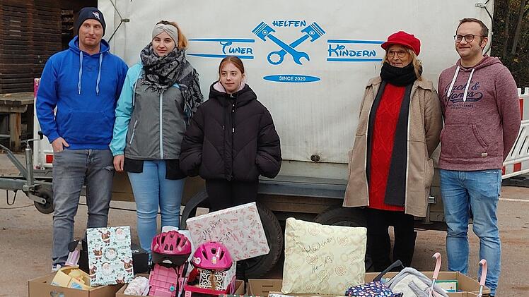 Landkreis Bad Kissingen: "Tuner helfen Kindern": Auto-Fans verteilen fast 300 Geschenke