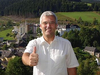 Daumen hoch kann es derzeit für Timo Ehrhardt (SPD) nicht heißen - zumindest dann nicht, wenn es um einen Posten des weiteren Stellvertreters des Landrates geht. Foto: Archiv