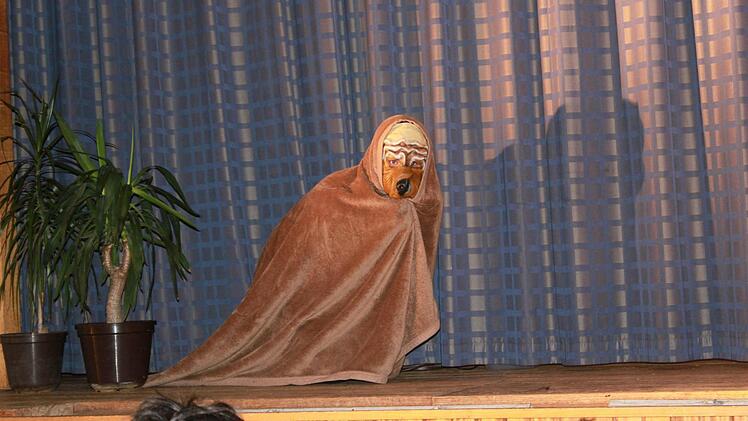 Zerknittert, aber gut gemacht: Mephisto in Verkleidung als Pudel