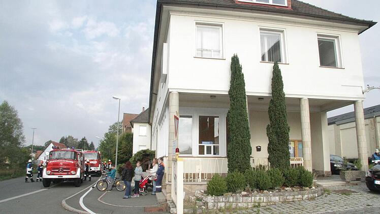 Im Nu hatten sich zahlreiche Schaulustige zu der Übung eingefunden.