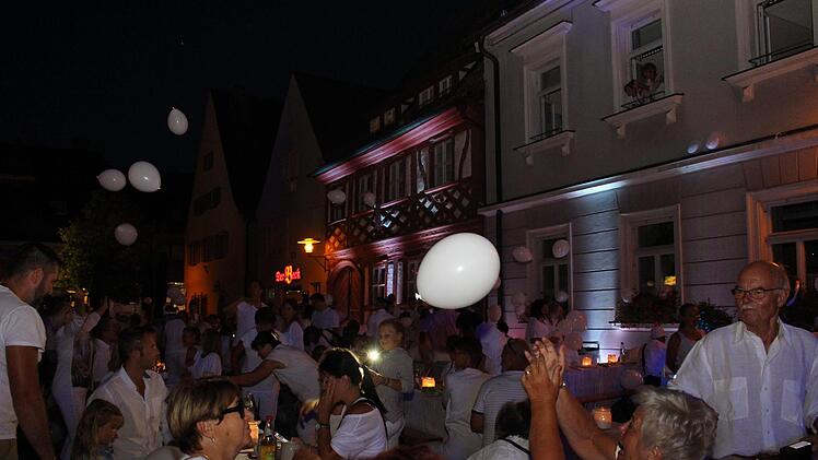 Impressionen von der "Weißen Nacht"   Foto: Evi Seeger