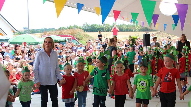 Der Tanz der Kinder bei der Einweihung -Elke Pieger