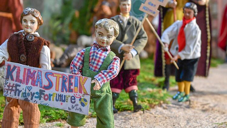 In jedem Jahr greift die Krippe auch ein politisches Thema auf, in diesem Jahr die "Fridays for Future".