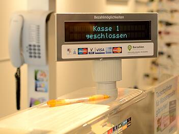 Durch den Lockdown wurden die Geschäfte vorübergehend geschlossen. In vielen Geschäften ist das Umtauschen von Weihnachtsgeschenken vor Ort nicht möglich. geschlossen