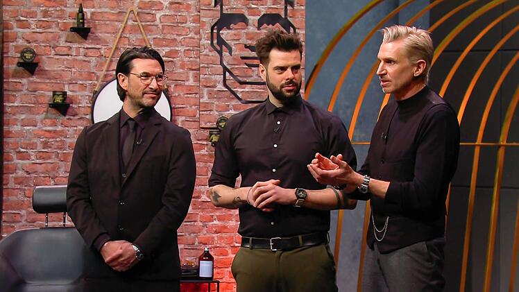 Robert Tarquini (von links), Klaus Laimer und Max K&ouml;gl haben ein neuartiges Haarwachs entwickelt.
