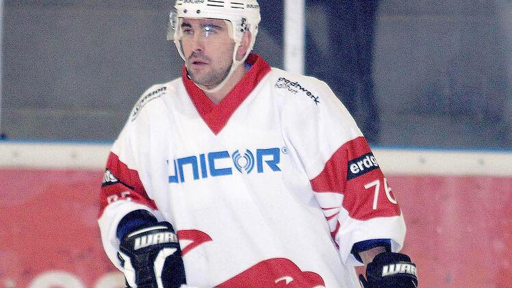 Josef Eckmair steht den "Hawks" an diesem Wochenende wieder zur Verfügung. Der Routinier soll mithelfen, dass sich der Tabellenletzte beim EHC Nürnberg und beim EV Lindau gut aus der Affäre zieht. Foto: Ralf Naumann