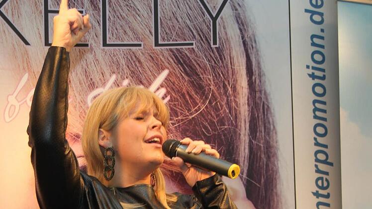 Impressionen von Maite Kellys Auftritt im Einkaufszentrum "Fritz" Foto: Dagmar Besand