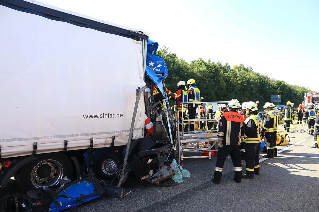 Lkw-Unfall bei Schweinfurt: Es geht um Leben und Tod - und die Rettungsgasse bleibt dicht