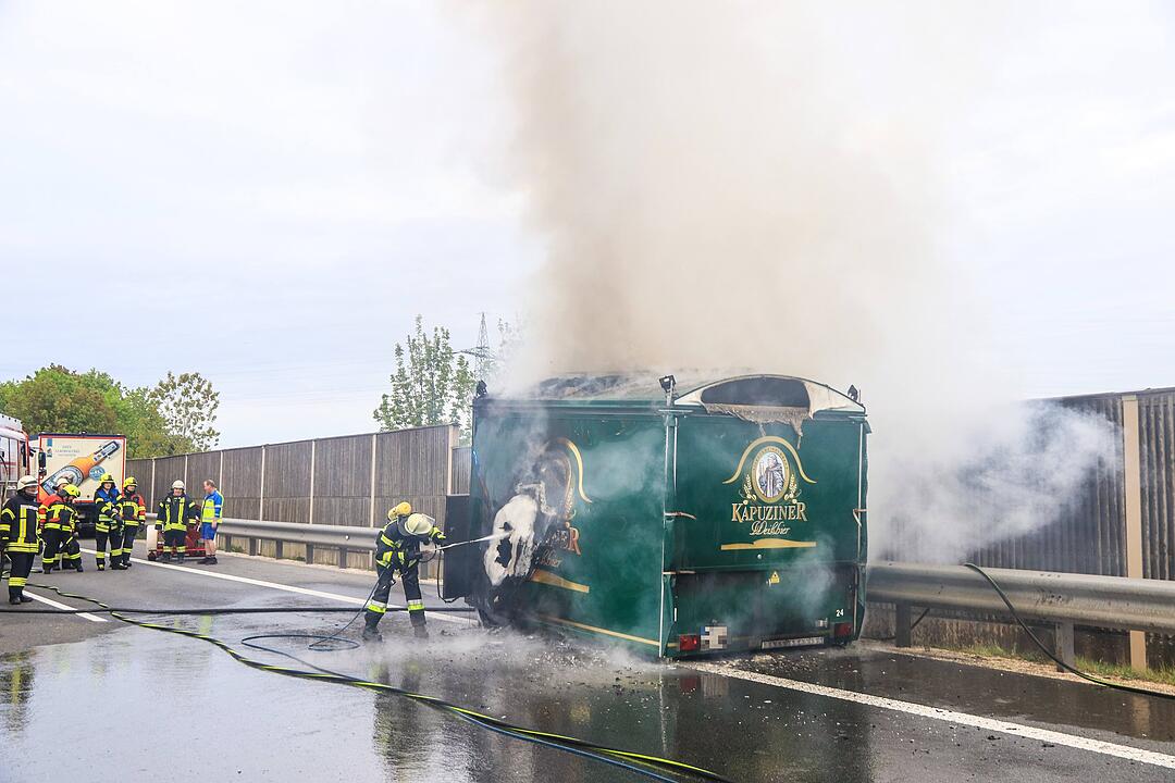 Bierausschank brennt auf A70 aus