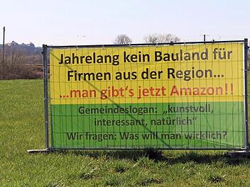 Ein Transparent der Bürgerinitiative zwischen Weiher und Oberndorf gegen die Amazon-Ansiedlung  Foto: Evi Seeger