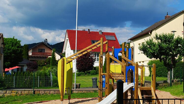 Der neue Spielplatz neben der Grundschule wurde am 10. Juni eröffnet. Foto: Evelyn Schneider