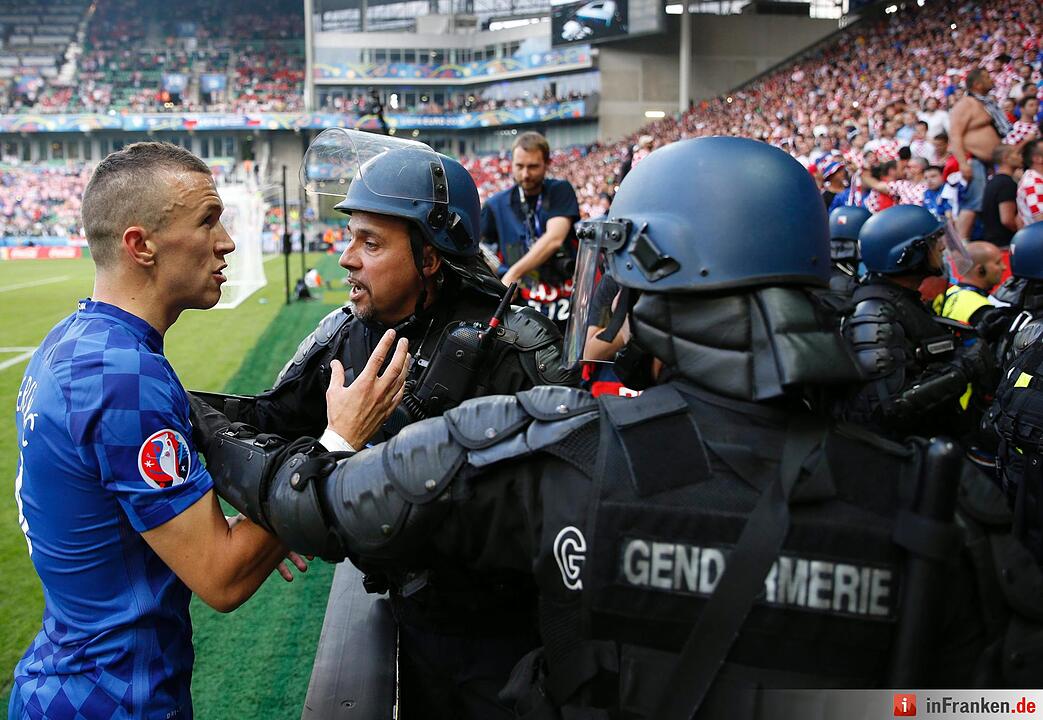 Schwere Fanausschreitungen bei EM-Spiel zwischen Kroatien und Tschechien
