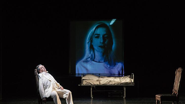 "Masse Mensch Macht": Stephan Kaluzas Schauspiel "30 Keller" feierte Premiere am Landestheater Coburg.Foto: Sebastian Buff