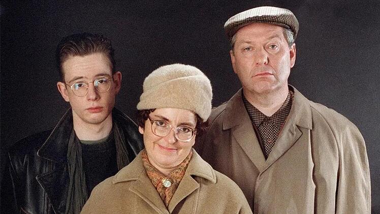 Eine echte Kultserie der 90er-Jahre: In "Familie Heinz Becker" lachte das TV-Publikum &uuml;ber Spie&szlig;b&uuml;rger Heinz Becker, seine naive Frau Hilde und deren Sohn Stefan.