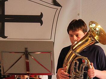 Markus Birkl (Bariton-Horn) verstärkt die Stammkapelle. Fotos: Gerd Schaar