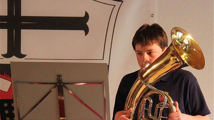 Markus Birkl (Bariton-Horn) verstärkt die Stammkapelle. Fotos: Gerd Schaar